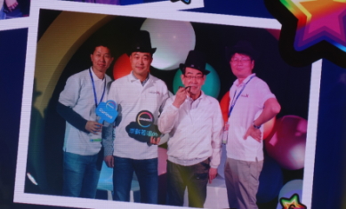 昨年に続いて入賞し景品を受け取りました。