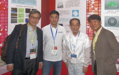 シンガポールのＯＰＳ社のマーカス社長と記念撮影