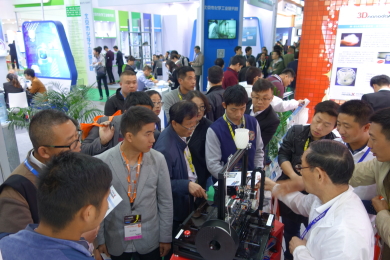 chinaplas展示会に出展しました。3Dプリンターの成形公開が超人気となりました。