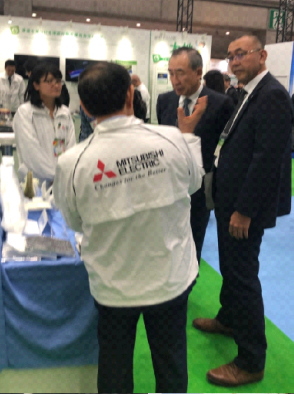 ナノダックスの藤田鉦則も三菱電機のジャンバーを身に着けてガンバしています。