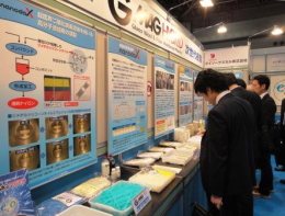 �i�m�_�b�N�X������Ђ̃O���X�E�[���������������@�\�v���X�`�b�N�W����ɏo�W���܂����B