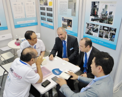 チャイナプラス2015展示会に海外からの訪問客が多く来ました。