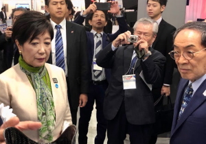 ナノダックス株式会社は産業交流展に出展して、小池百合子都知事が会場参観されました。