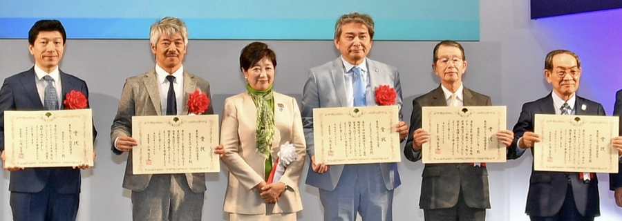 ナノダックス株式会社は世界発信コンペティションで奨励賞を受賞して、東京都の小池百合子都知事から表彰をされました。